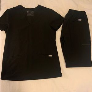 FIGS BLACK SCRUB SET